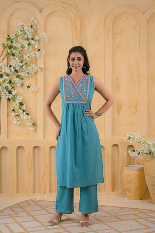 Teal Embroidered Yoke Kurti Set for Women with Detachable Sleeves & Pant